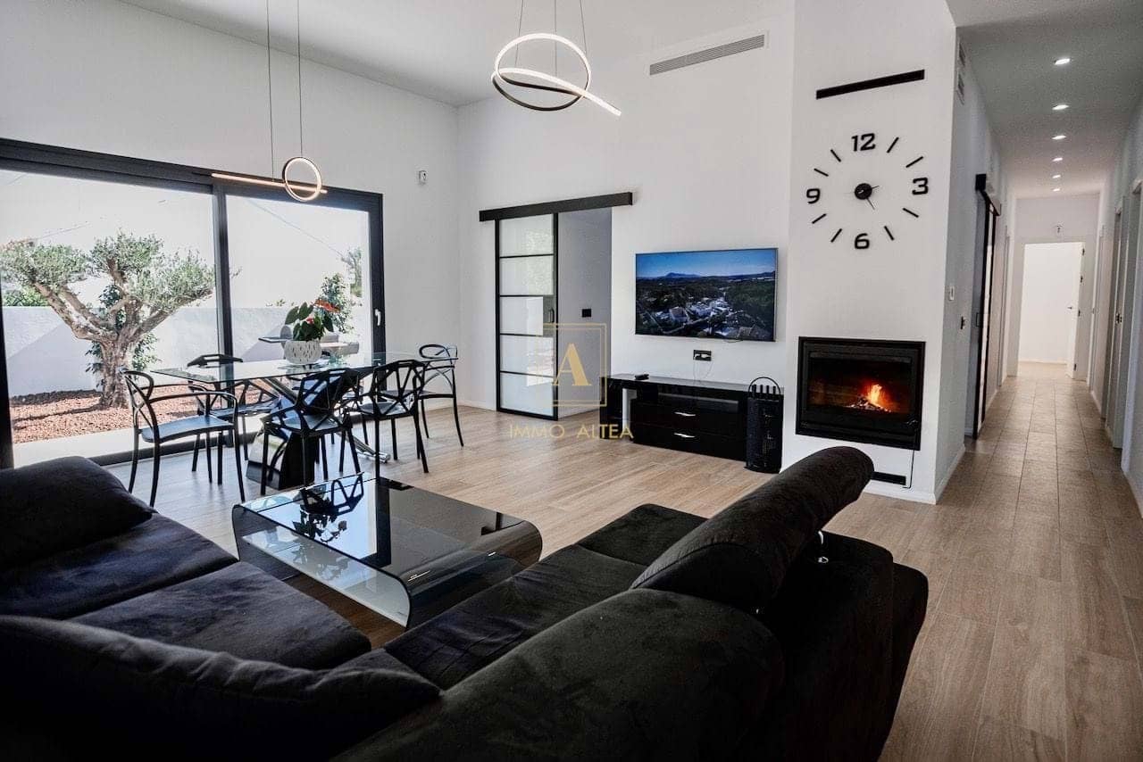 4 bedroom Villa for sale in Altea with pool garage - € 995,000 (Ref: 8244386)