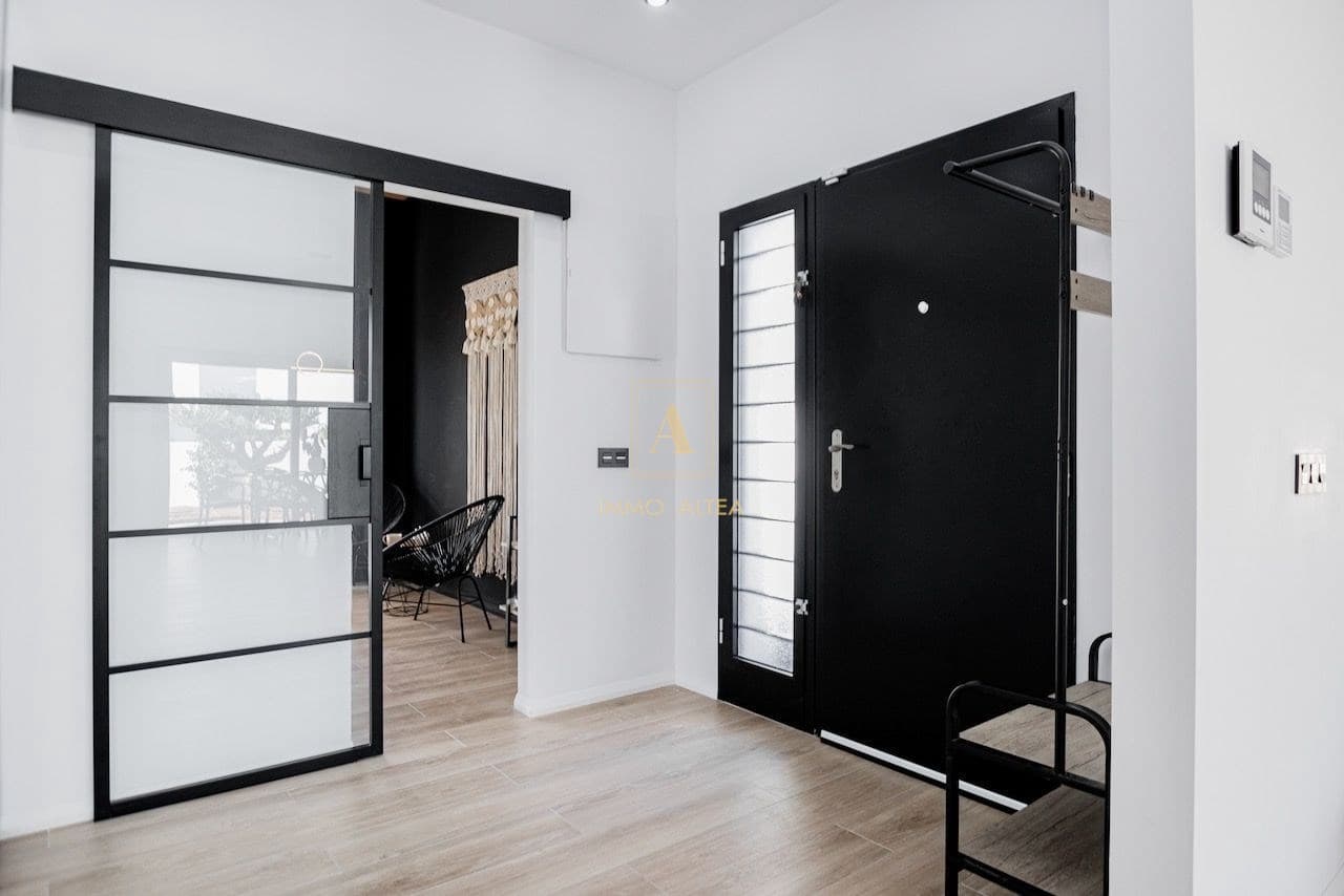 4 bedroom Villa for sale in Altea with pool garage - € 995,000 (Ref: 8244386)