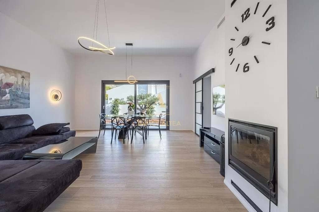 4 bedroom Villa for sale in Altea with pool garage - € 995,000 (Ref: 8244386)