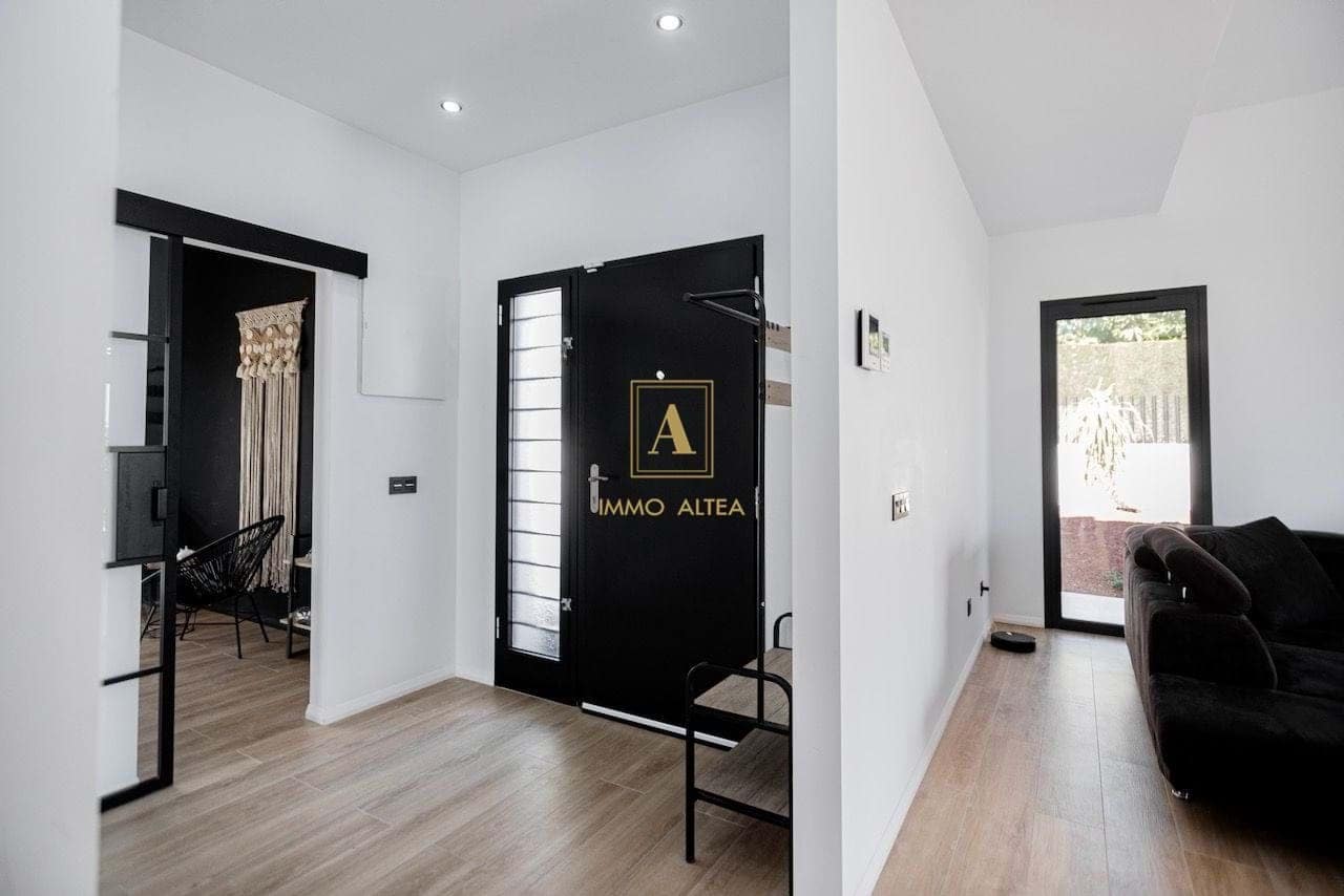 4 bedroom Villa for sale in Altea with pool garage - € 995,000 (Ref: 8244386)