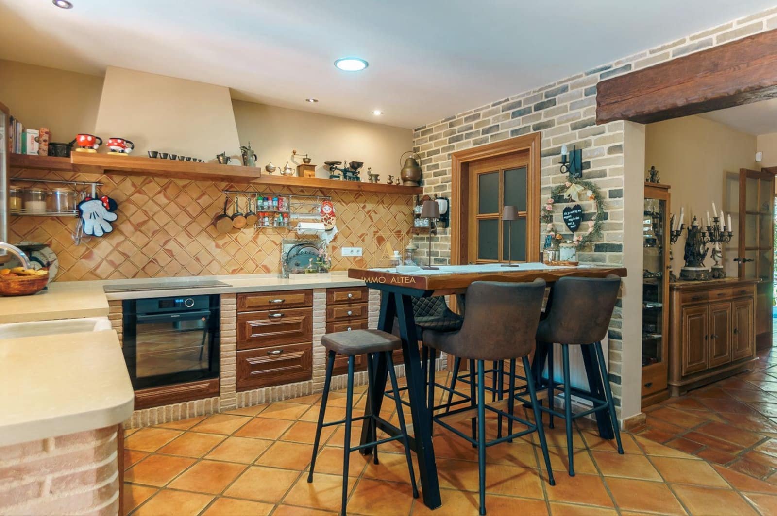 5 bedroom Villa for sale in La Nucia with pool garage - € 899,000 (Ref: 8532408)