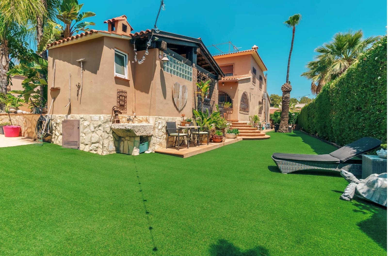 5 bedroom Villa for sale in La Nucia with pool garage - € 899,000 (Ref: 8532408)