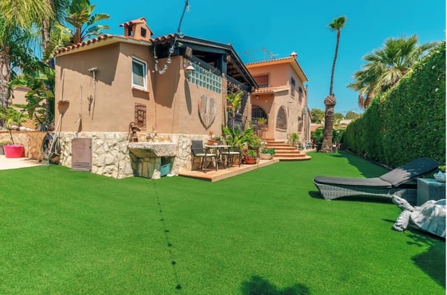 5 bedroom Villa for sale in La Nucia with pool garage - € 899,000 (Ref: 8532408)