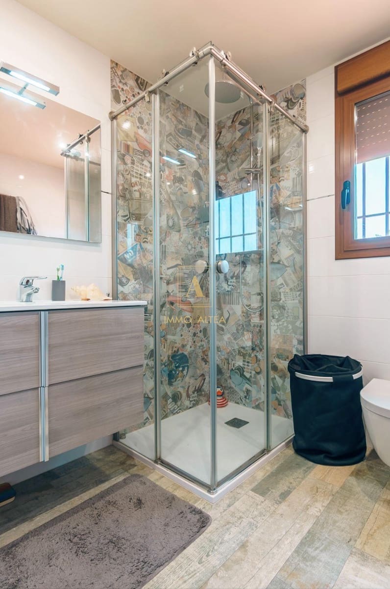 5 bedroom Villa for sale in La Nucia with pool garage - € 899,000 (Ref: 8532408)