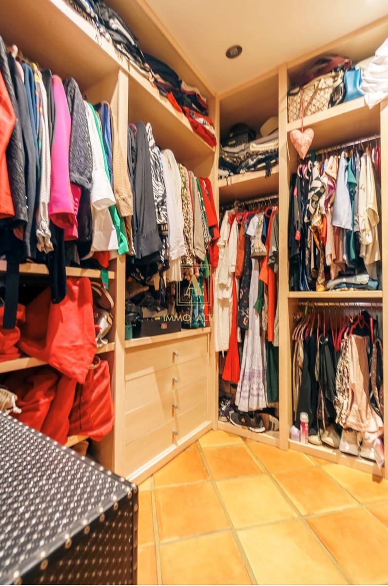 5 bedroom Villa for sale in La Nucia with pool garage - € 899,000 (Ref: 8532408)