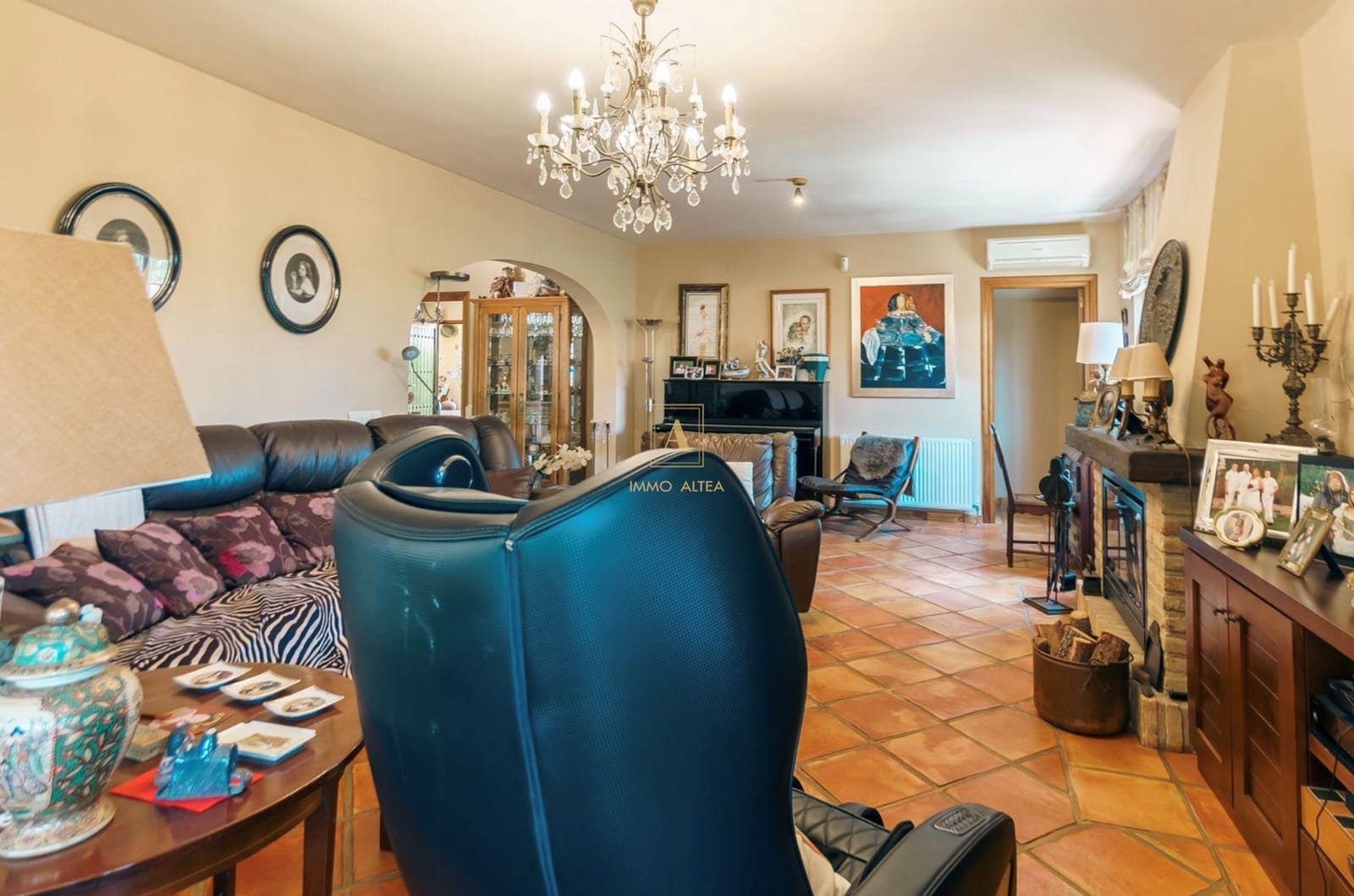 5 bedroom Villa for sale in La Nucia with pool garage - € 899,000 (Ref: 8532408)