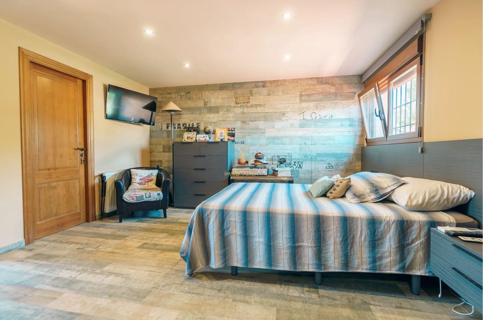 5 bedroom Villa for sale in La Nucia with pool garage - € 899,000 (Ref: 8532408)