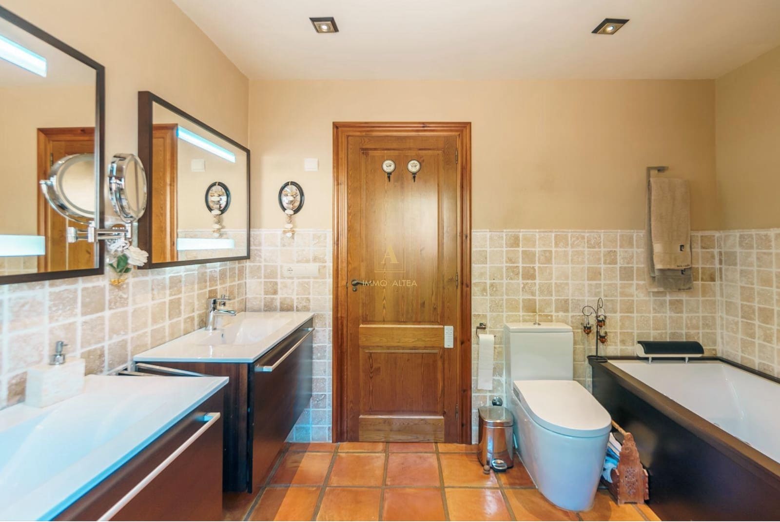 5 bedroom Villa for sale in La Nucia with pool garage - € 899,000 (Ref: 8532408)