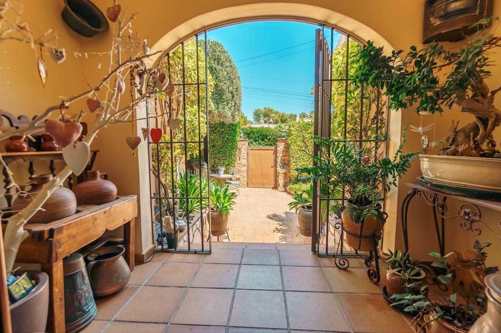 5 bedroom Villa for sale in La Nucia with pool garage - € 899,000 (Ref: 8532408)