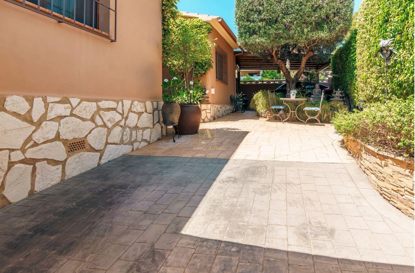 5 bedroom Villa for sale in La Nucia with pool garage - € 899,000 (Ref: 8532408)