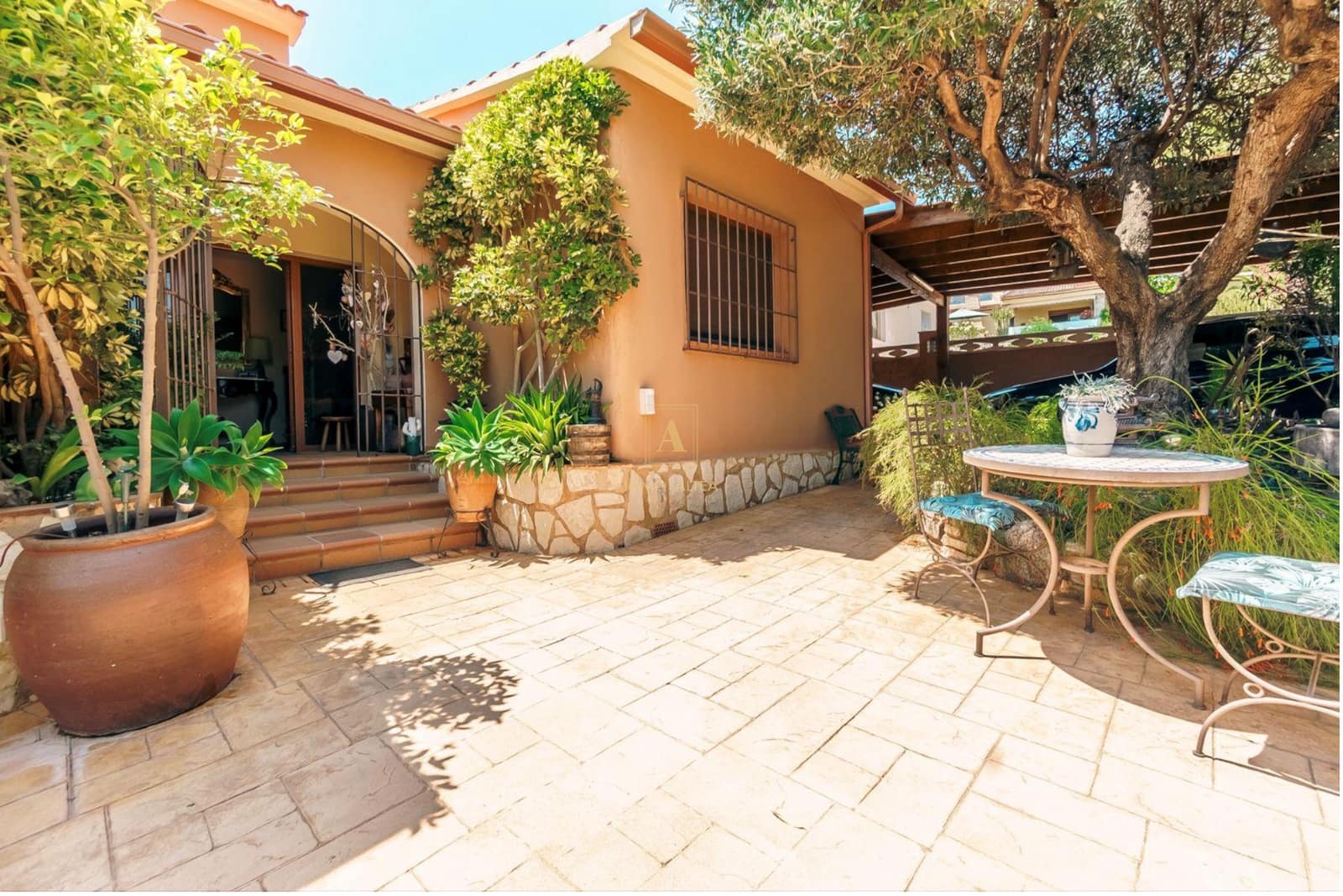 5 bedroom Villa for sale in La Nucia with pool garage - € 899,000 (Ref: 8532408)