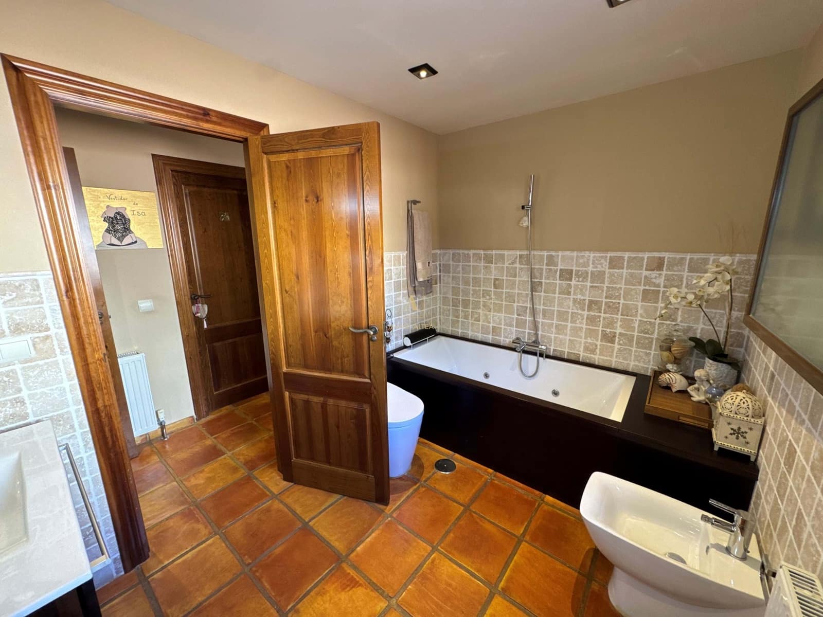 5 bedroom Villa for sale in La Nucia with pool garage - € 899,000 (Ref: 8532408)