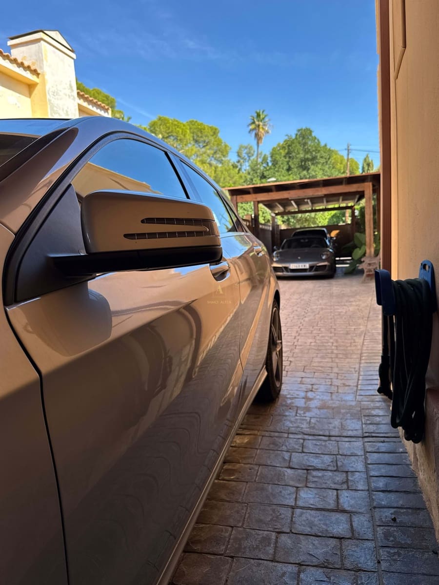 5 bedroom Villa for sale in La Nucia with pool garage - € 899,000 (Ref: 8532408)