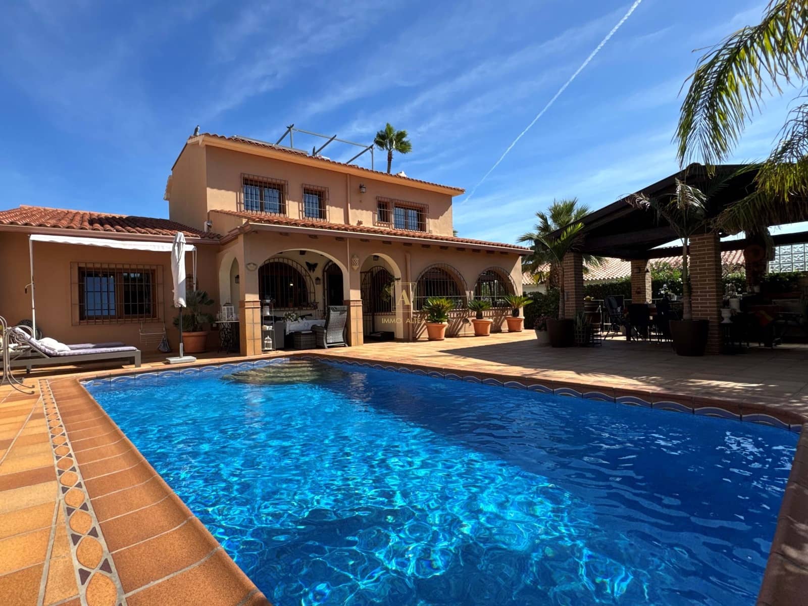 5 bedroom Villa for sale in La Nucia with pool garage - € 899,000 (Ref: 8532408)