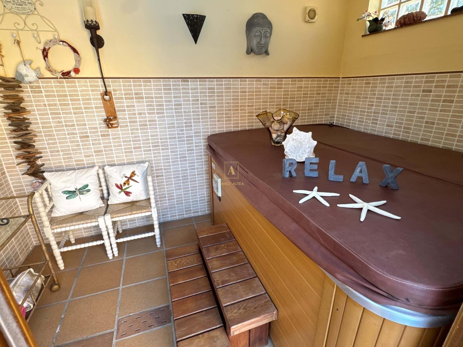 5 bedroom Villa for sale in La Nucia with pool garage - € 899,000 (Ref: 8532408)