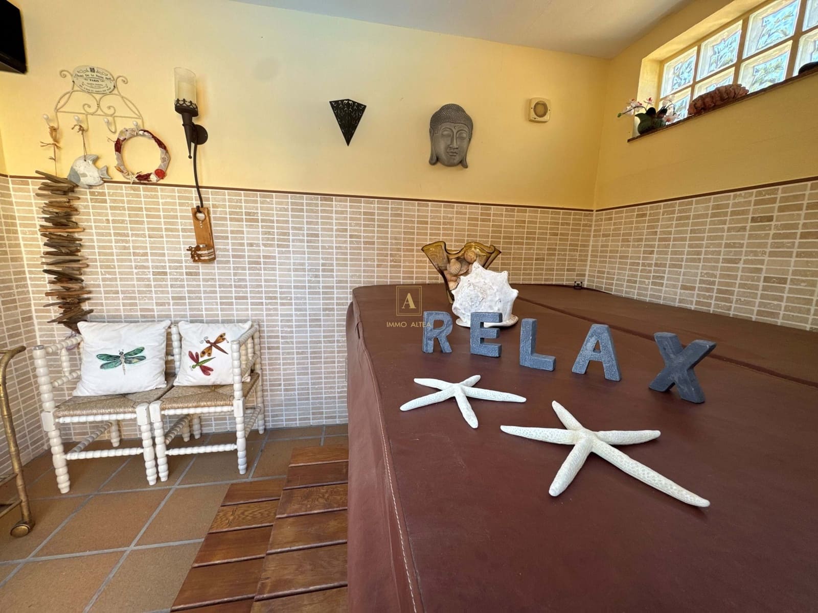 5 bedroom Villa for sale in La Nucia with pool garage - € 899,000 (Ref: 8532408)