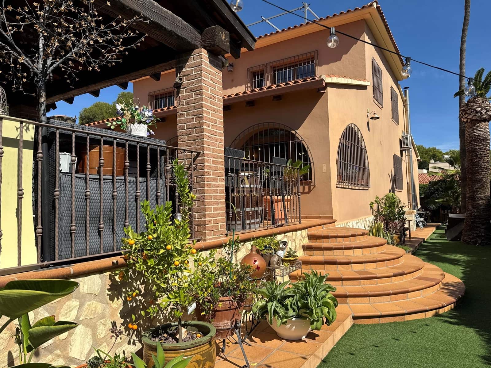 5 bedroom Villa for sale in La Nucia with pool garage - € 899,000 (Ref: 8532408)