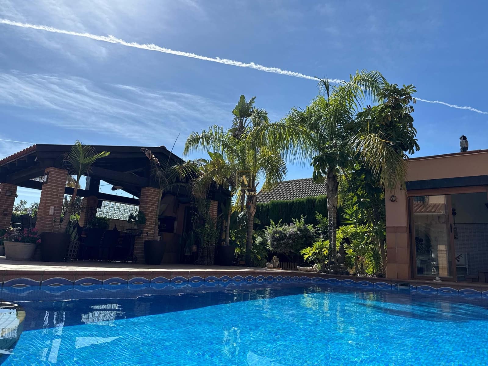 5 bedroom Villa for sale in La Nucia with pool garage - € 899,000 (Ref: 8532408)