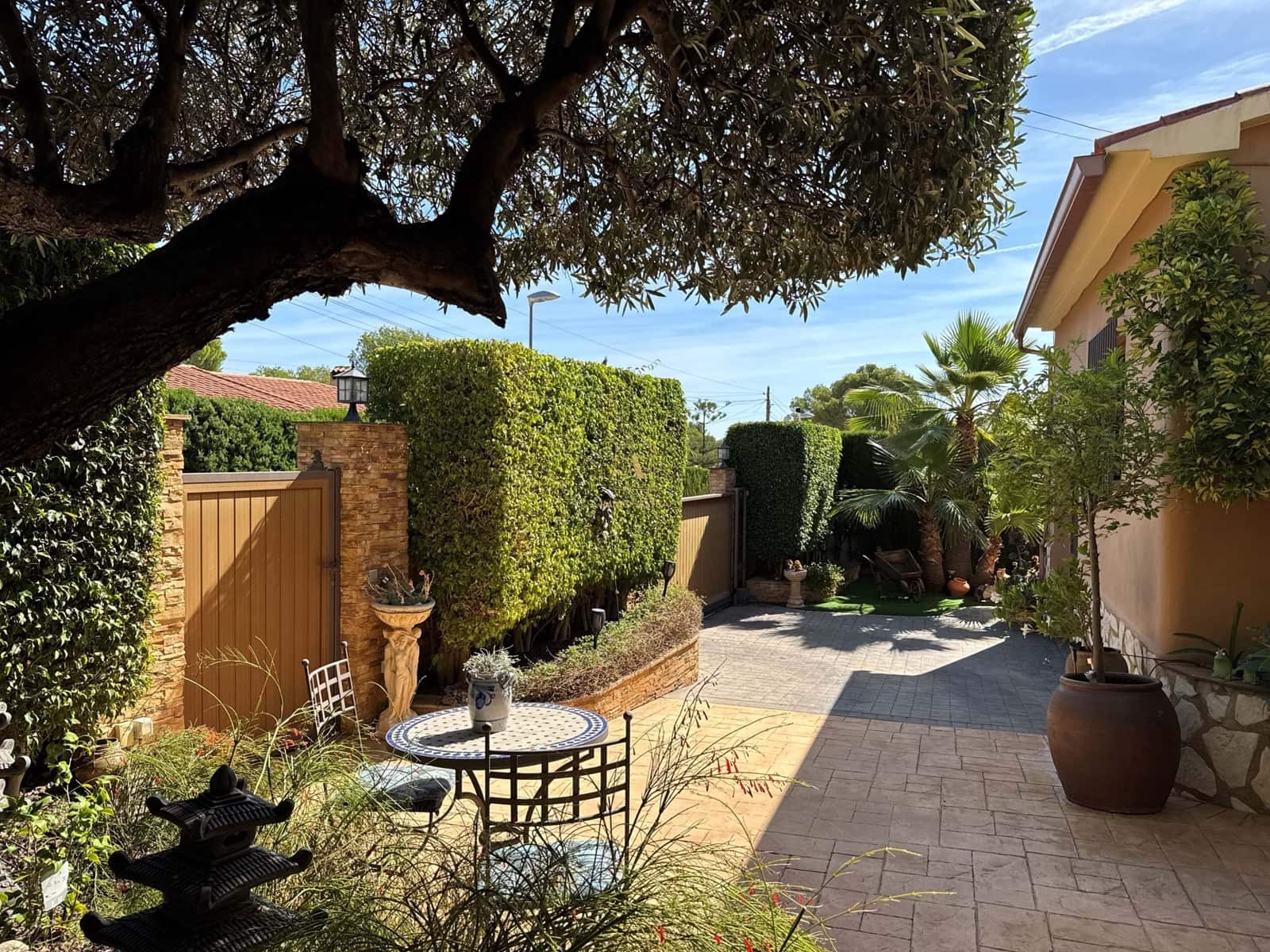 5 bedroom Villa for sale in La Nucia with pool garage - € 899,000 (Ref: 8532408)