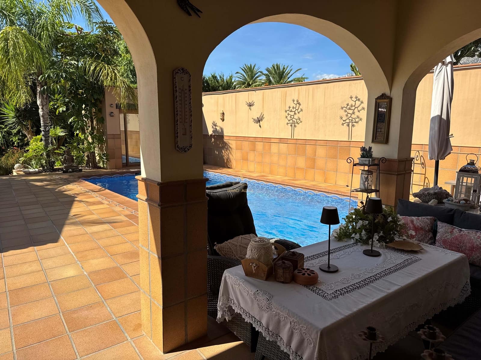 5 bedroom Villa for sale in La Nucia with pool garage - € 899,000 (Ref: 8532408)