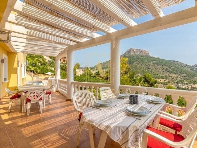 8 quarto Moradia para venda em Calpe / Calp com piscina garagem - 830 000 € (Ref: 8681079)