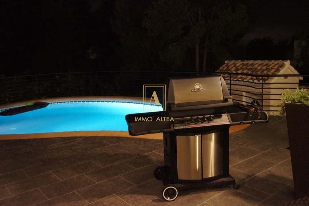 3 soveværelse Villa til salg i Benissa med swimmingpool garage - € 895.000 (Ref: 8736813)