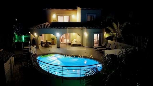 3 soveværelse Villa til salg i Benissa med swimmingpool garage - € 895.000 (Ref: 8736813)