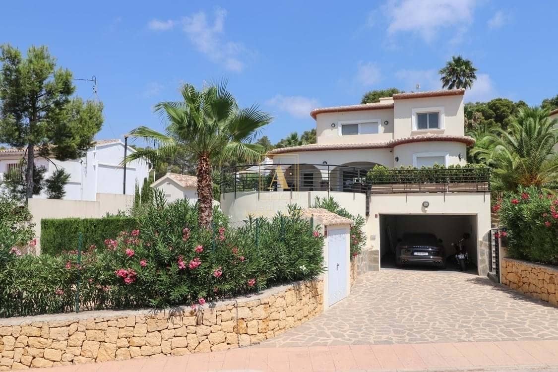 3 soveværelse Villa til salg i Benissa med swimmingpool garage - € 895.000 (Ref: 8736813)