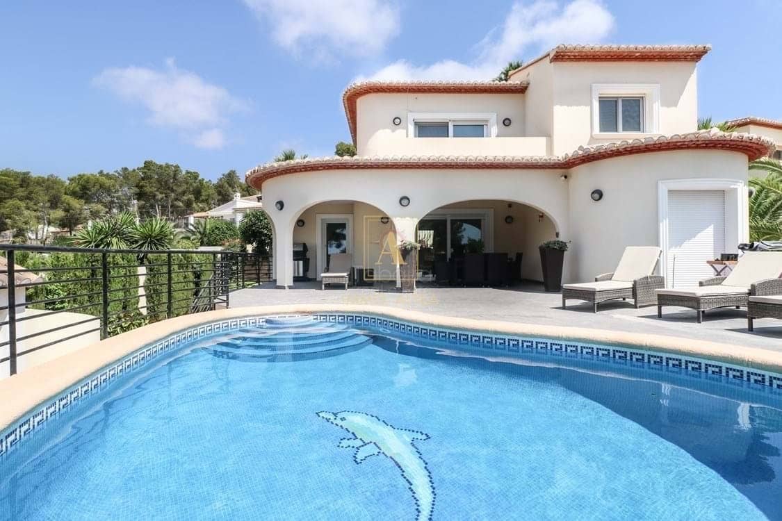 3 soveværelse Villa til salg i Benissa med swimmingpool garage - € 895.000 (Ref: 8736813)