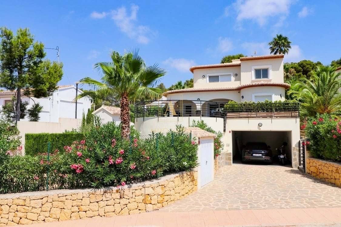 3 soveværelse Villa til salg i Benissa med swimmingpool garage - € 895.000 (Ref: 8736813)