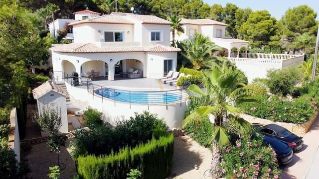 3 soveværelse Villa til salg i Benissa med swimmingpool garage - € 895.000 (Ref: 8736813)