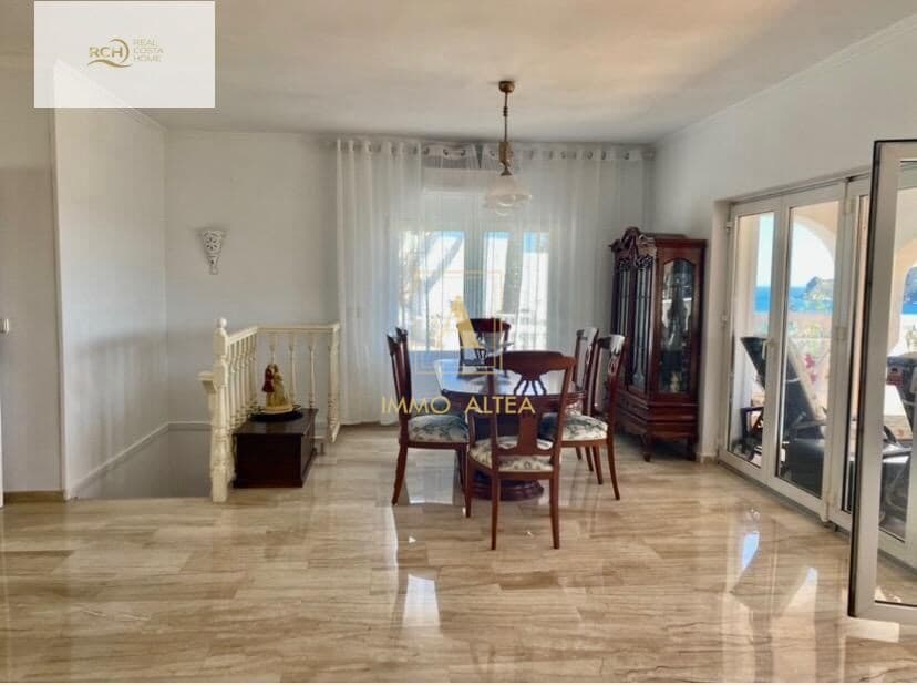 4 makuuhuone Omakotitalo myytävänä paikassa Alicante kaupunki mukana uima-altaan 
autotalli - 800 000 € (Ref: 9566835)