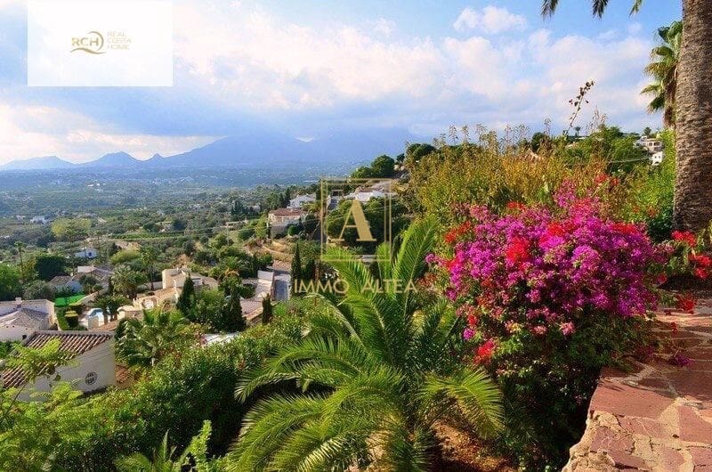 4 makuuhuone Omakotitalo myytävänä paikassa Alicante kaupunki mukana uima-altaan 
autotalli - 800 000 € (Ref: 9566835)