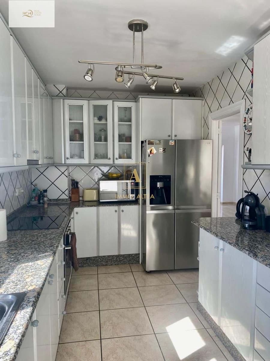 4 makuuhuone Omakotitalo myytävänä paikassa Alicante kaupunki mukana uima-altaan 
autotalli - 800 000 € (Ref: 9566835)