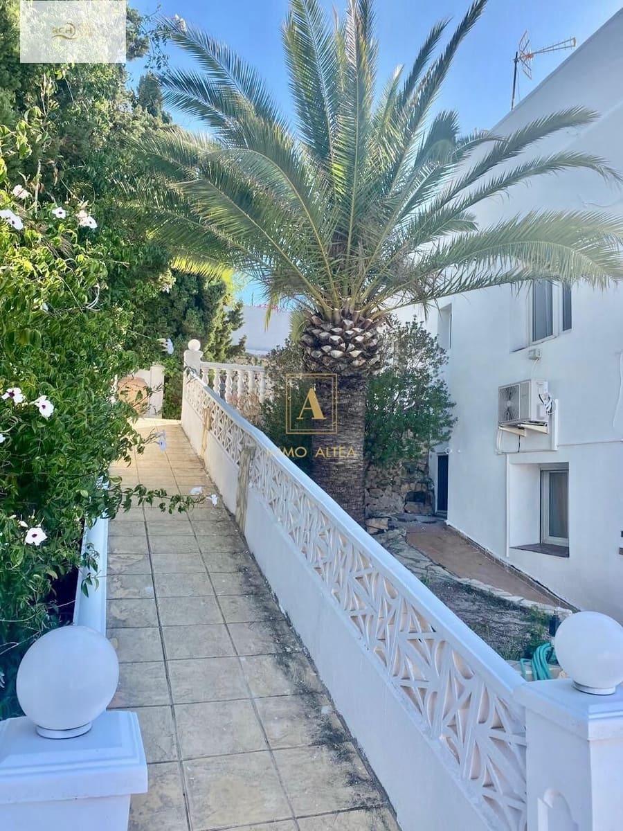 4 makuuhuone Omakotitalo myytävänä paikassa Alicante kaupunki mukana uima-altaan 
autotalli - 800 000 € (Ref: 9566835)