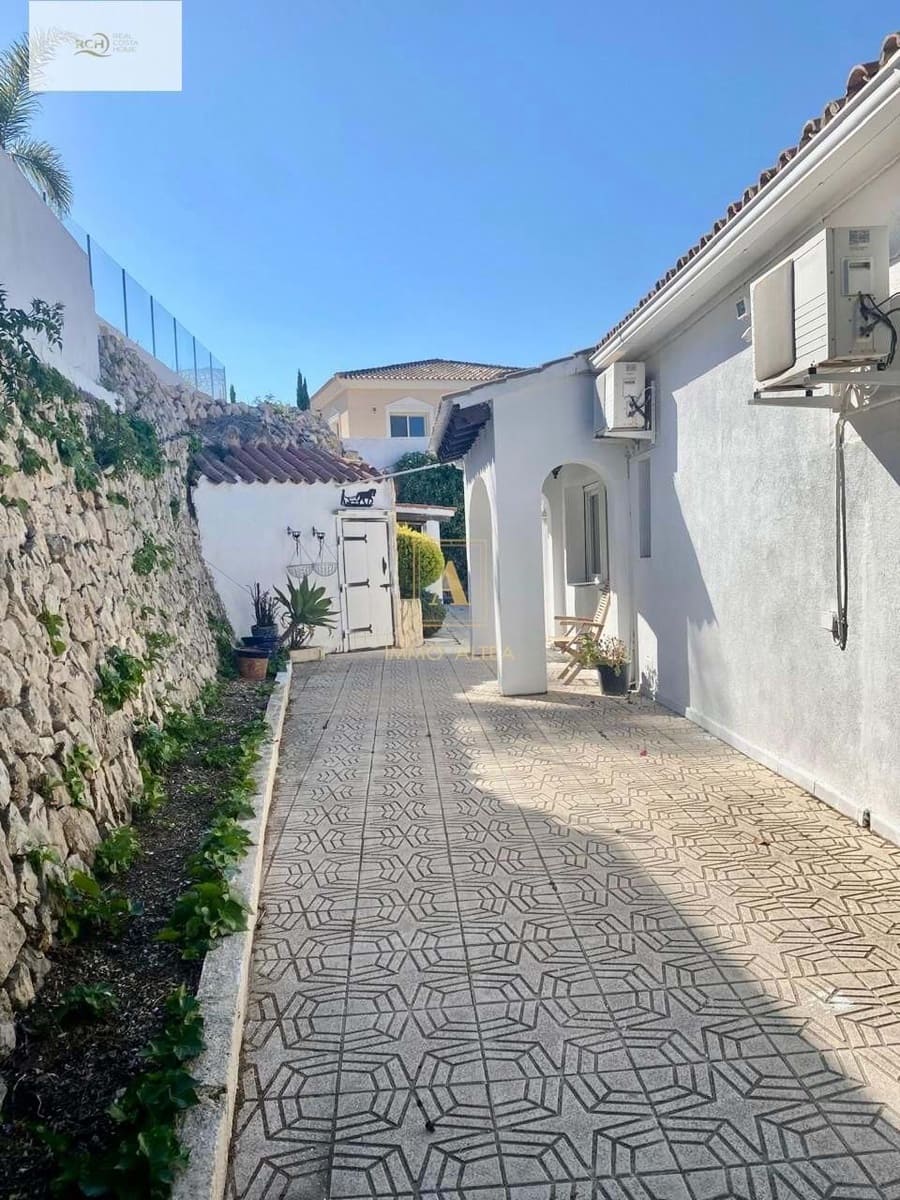 4 makuuhuone Omakotitalo myytävänä paikassa Alicante kaupunki mukana uima-altaan 
autotalli - 800 000 € (Ref: 9566835)