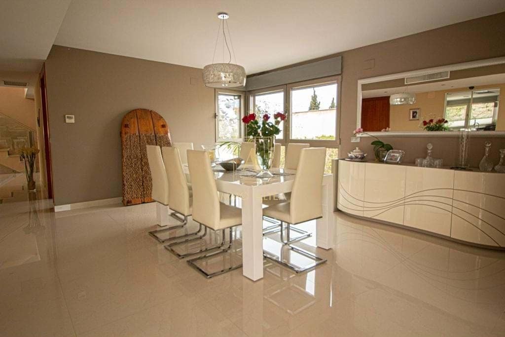 6 slaapkamer Villa te koop in Alicante stad met zwembad - € 2.100.000 (Ref: 9566840)