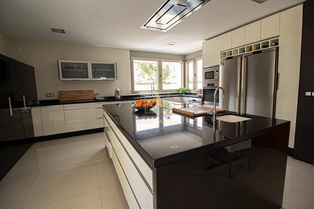 6 slaapkamer Villa te koop in Alicante stad met zwembad - € 2.100.000 (Ref: 9566840)