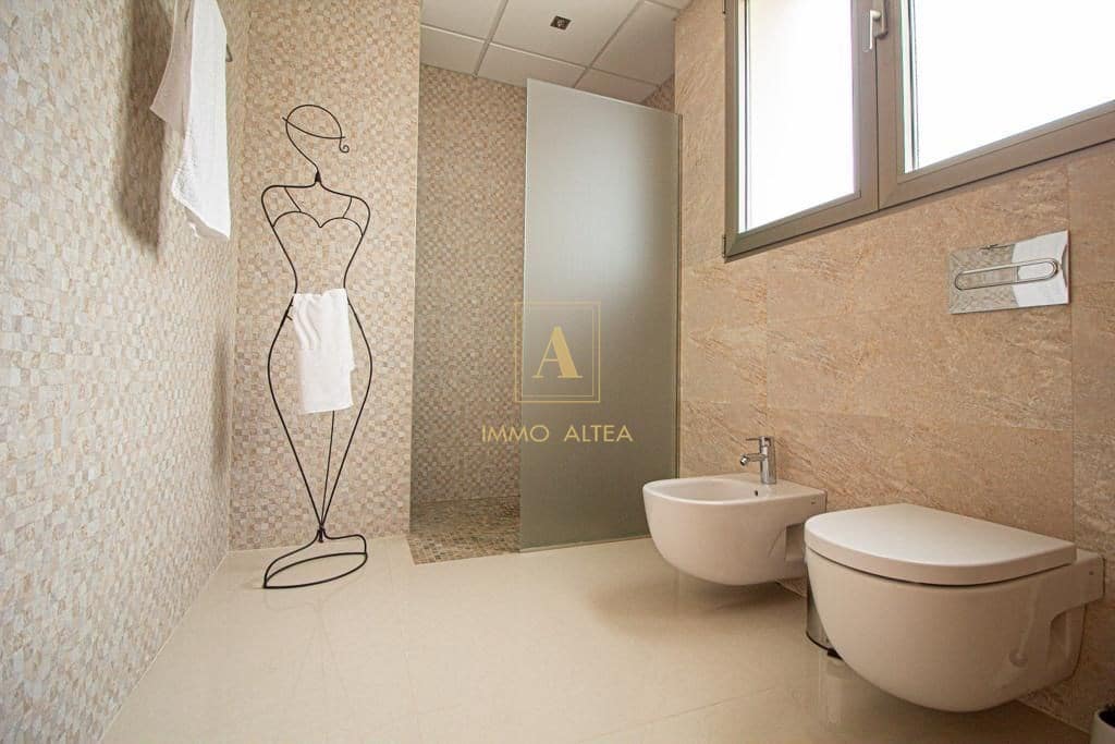 6 slaapkamer Villa te koop in Alicante stad met zwembad - € 2.100.000 (Ref: 9566840)