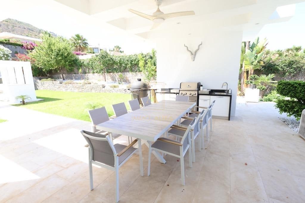 5 slaapkamer Villa te koop in Alicante stad met zwembad garage - € 2.499.000 (Ref: 9566845)