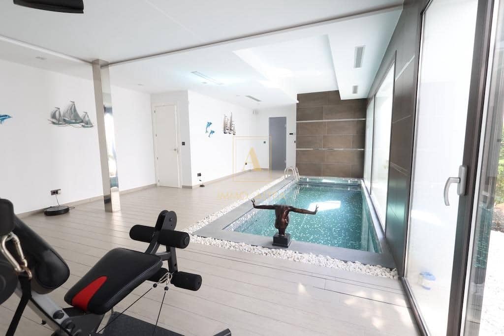 5 slaapkamer Villa te koop in Alicante stad met zwembad garage - € 2.499.000 (Ref: 9566845)