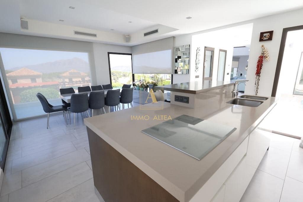 5 slaapkamer Villa te koop in Alicante stad met zwembad garage - € 2.499.000 (Ref: 9566845)