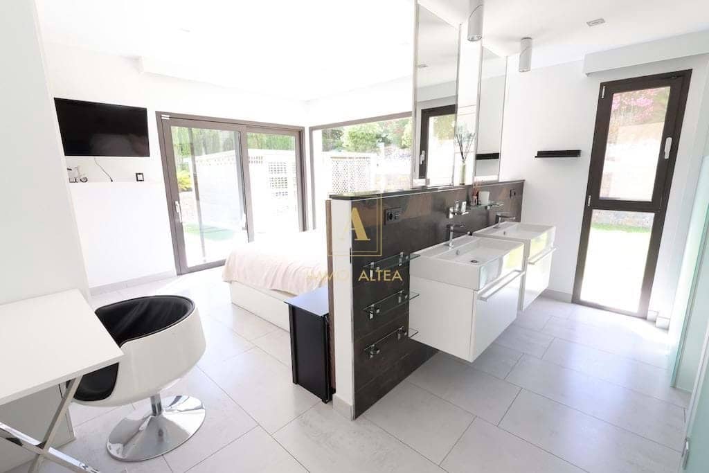 5 slaapkamer Villa te koop in Alicante stad met zwembad garage - € 2.499.000 (Ref: 9566845)