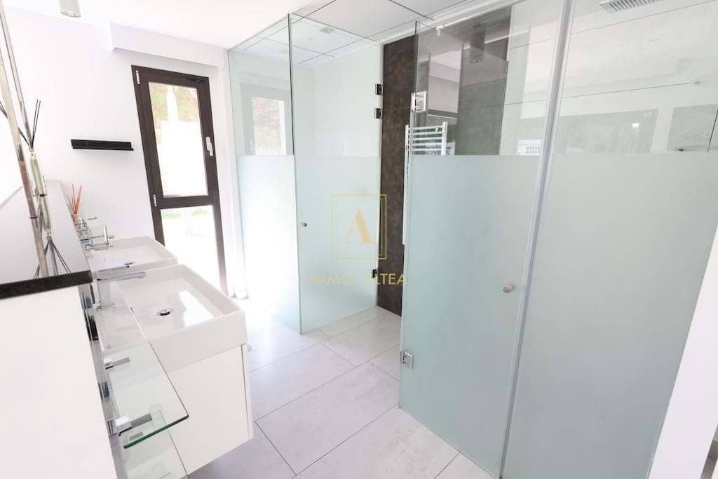 5 slaapkamer Villa te koop in Alicante stad met zwembad garage - € 2.499.000 (Ref: 9566845)