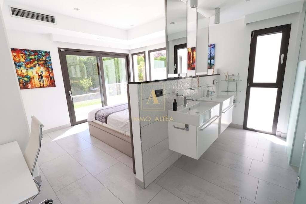 5 slaapkamer Villa te koop in Alicante stad met zwembad garage - € 2.499.000 (Ref: 9566845)