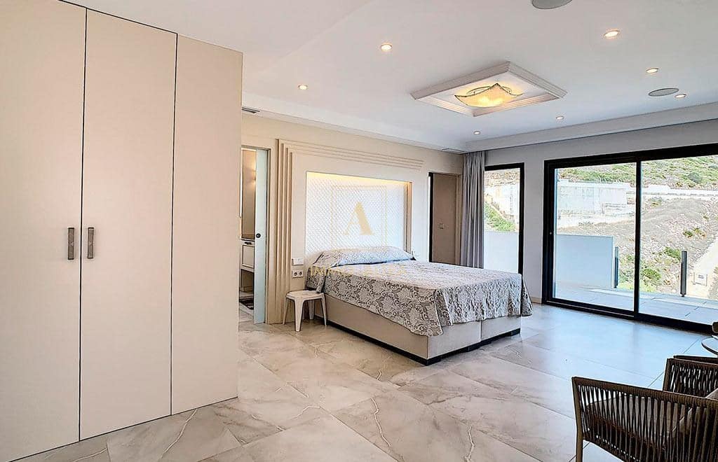 4 Zimmer Villa zu verkaufen in Alicante / Alacant Stadt mit Pool Garage - 1.350.000 € (Ref: 9566849)