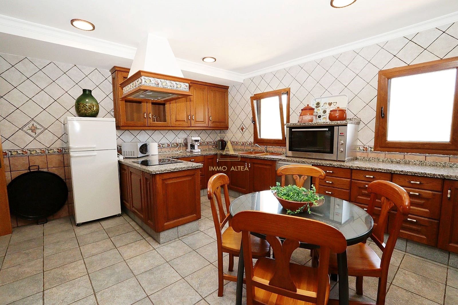 9 soveværelse Finca/Landehus til salg i Alicante by med garage - € 680.000 (Ref: 9566861)