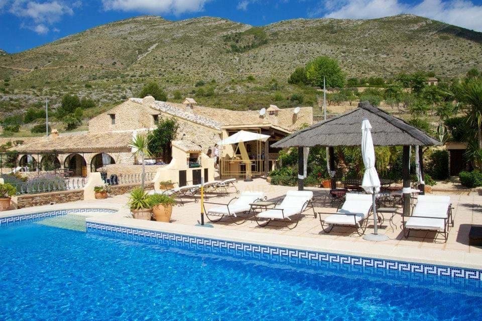 8 soveværelse Finca/Landehus til salg i Alicante by med swimmingpool - € 1.399.994 (Ref: 9566865)