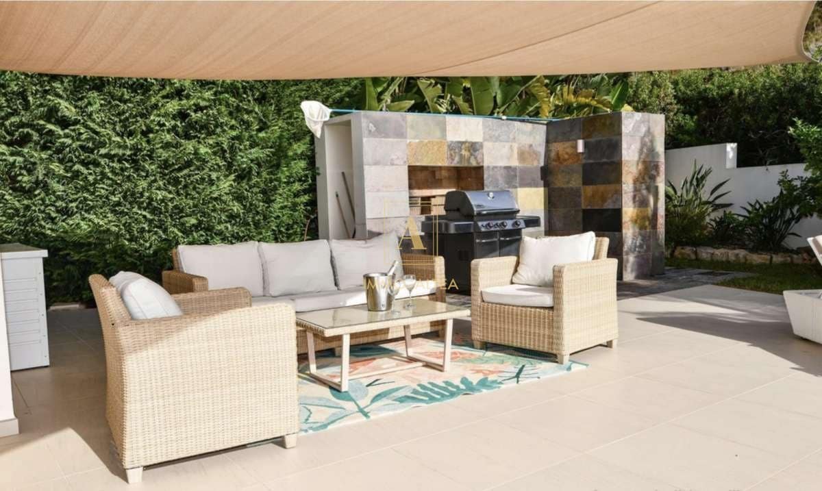 4 bedroom Villa for sale in Alicante / Alacant city - € 1,650,000 (Ref: 9566876)