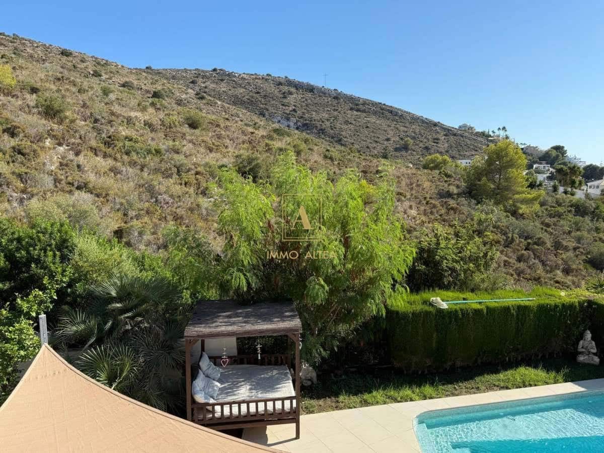 4 bedroom Villa for sale in Alicante / Alacant city - € 1,650,000 (Ref: 9566876)